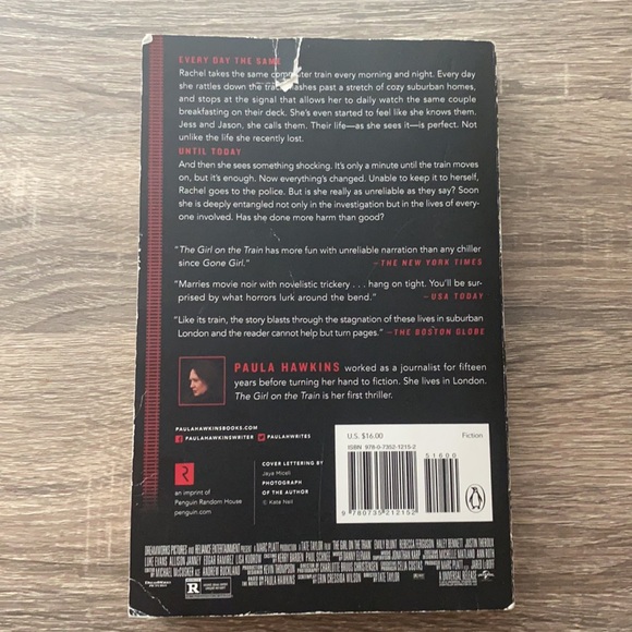 The Girl on the Train paperback book Paula Hawkins bookclub easy read - Picture 2 of 4